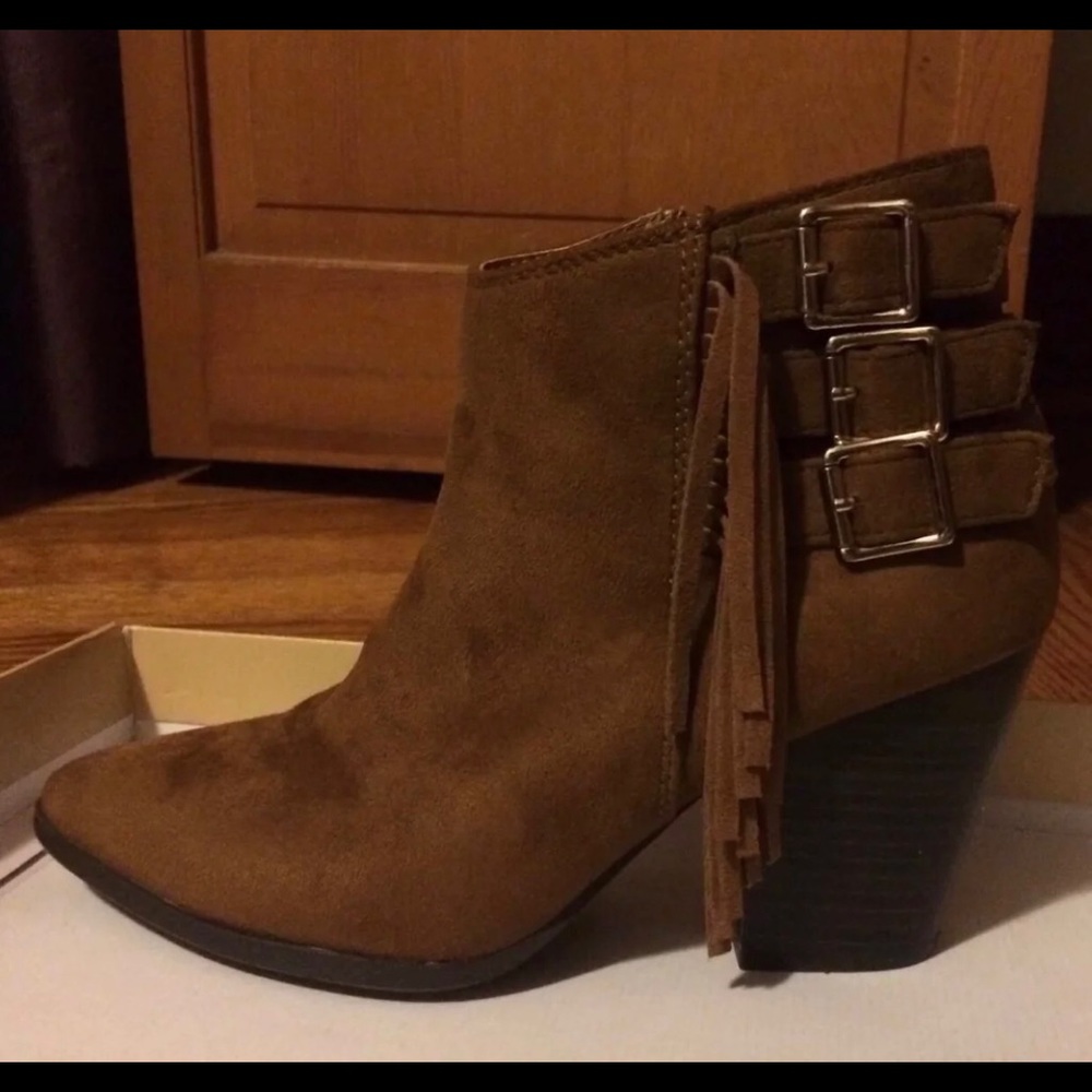 Jennifer Lopez Size 8 Booties